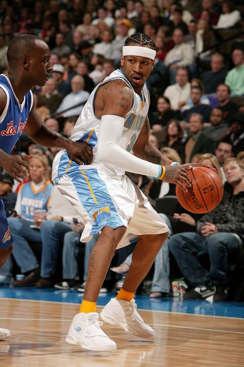 C罗参加若塔葬礼，追授其“体育功勋荣誉大项链勋章”，悼念其兄弟及科斯塔，表达深切哀悼。